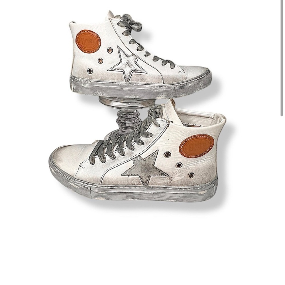Dingo White and Silver Distressed High-Top Sneakers with Star Golden Goose